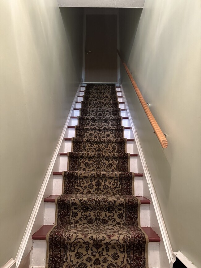 Private front entrance - 1650 Reed Rd