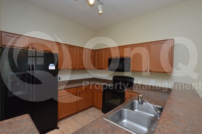 Foto del edificio - 1350 S Greenfield Rd