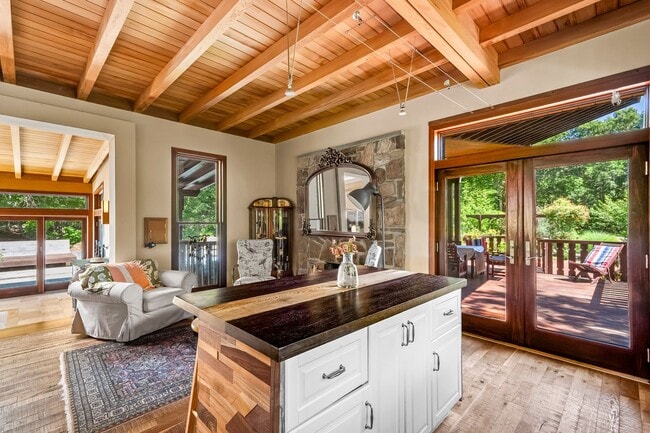 Building Photo - Private Architectural Estate Minutes from ...