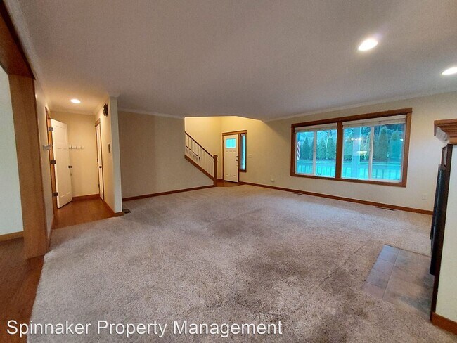 Building Photo - 3 br, 2.5 bath House - 1236 Pottery Ave