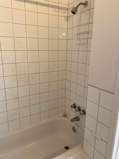 Building Photo - 5497 Av. Victoria