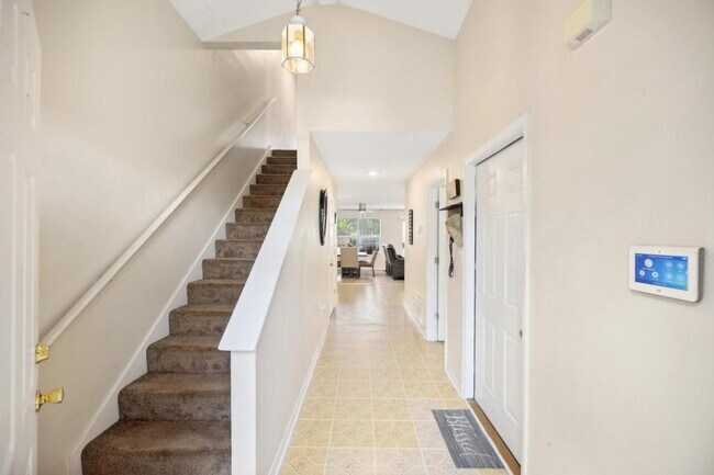 Building Photo - 134 Noblat Dr