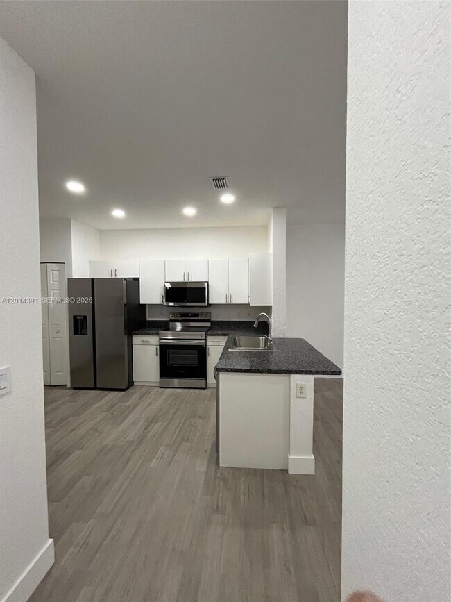 Building Photo - 2216 Ensenada Terrace