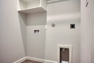 Building Photo - 30142 Gold Finch Pl