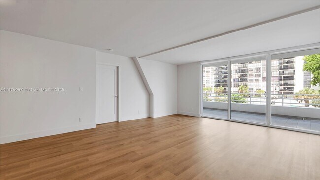 Foto del edificio - 555 NE 34th St