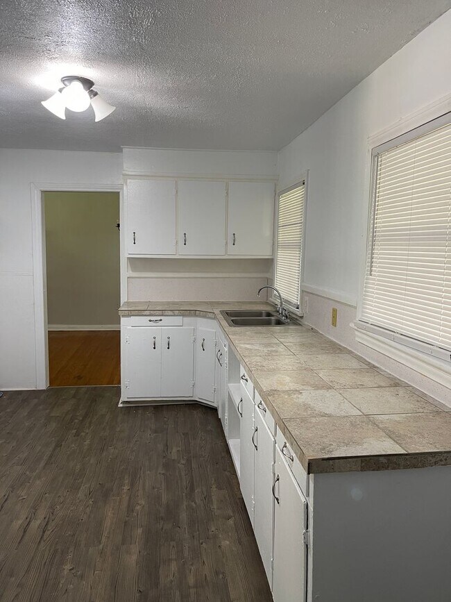 Foto del edificio - 1020 Claiborne Ave