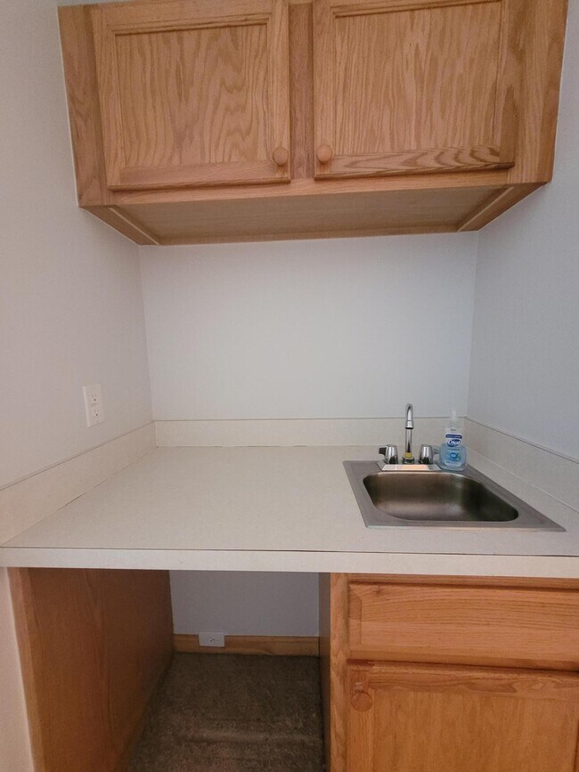 Foto del edificio - 8331 Mulligan Cir