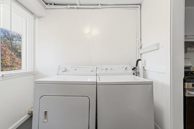 Building Photo - 31546 Alpena Ct