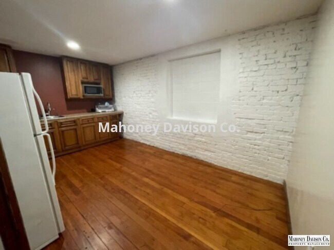 Building Photo - 1 bdrm/1.5 bath urban apartment in downtow...