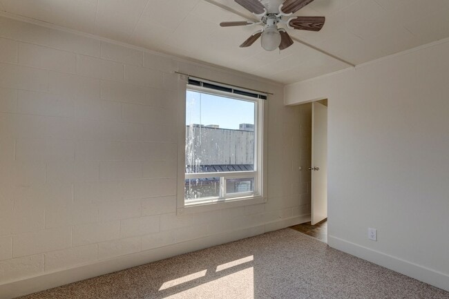 Building Photo - 645 SE Fidalgo Ave