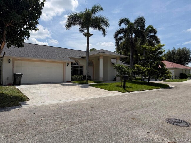 Foto del edificio - 1608 Doral Dr