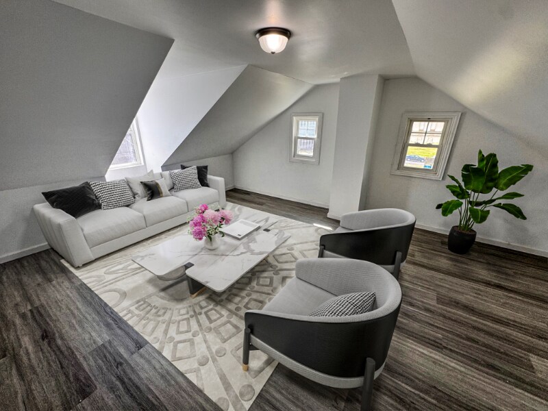 Primary Photo - 1716 N 6th St