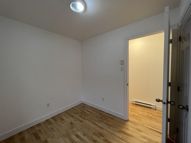 Building Photo - 241 Carillon St
