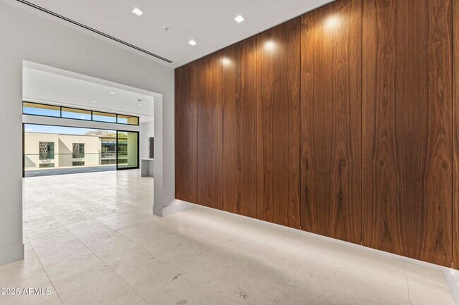 Foto del edificio - 6587 N Palmeraie Blvd