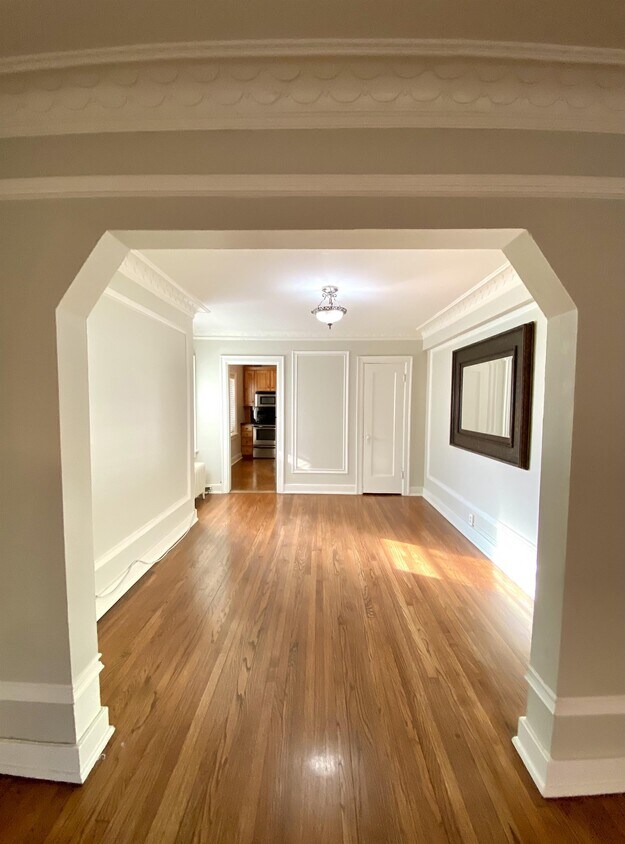 Foto principal - 807 W 48th St