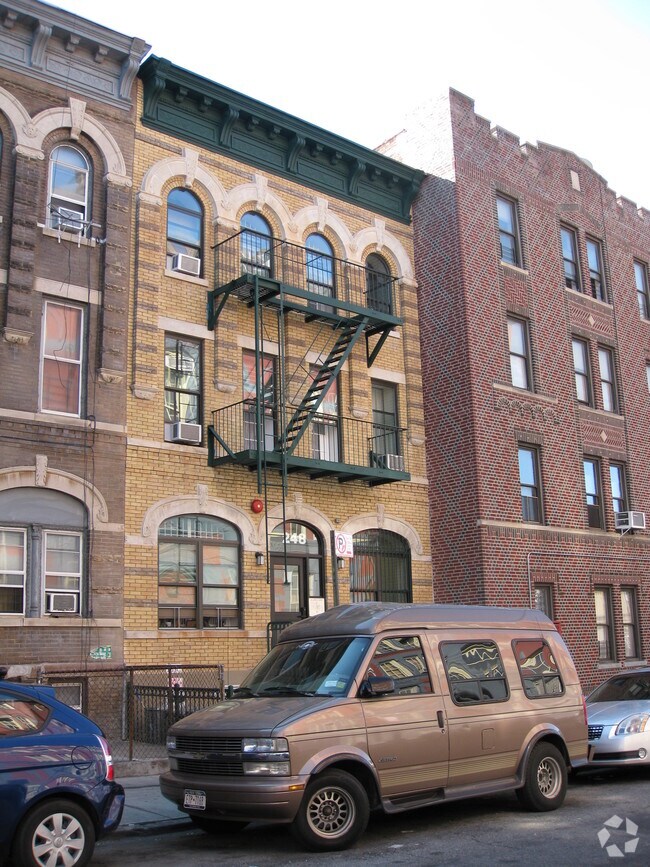 Building Photo - 248 Cornelia St