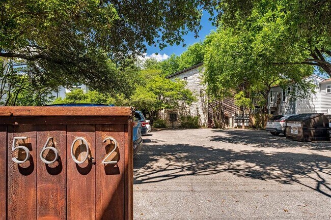 Foto del edificio - 5602 Woodrow Ave