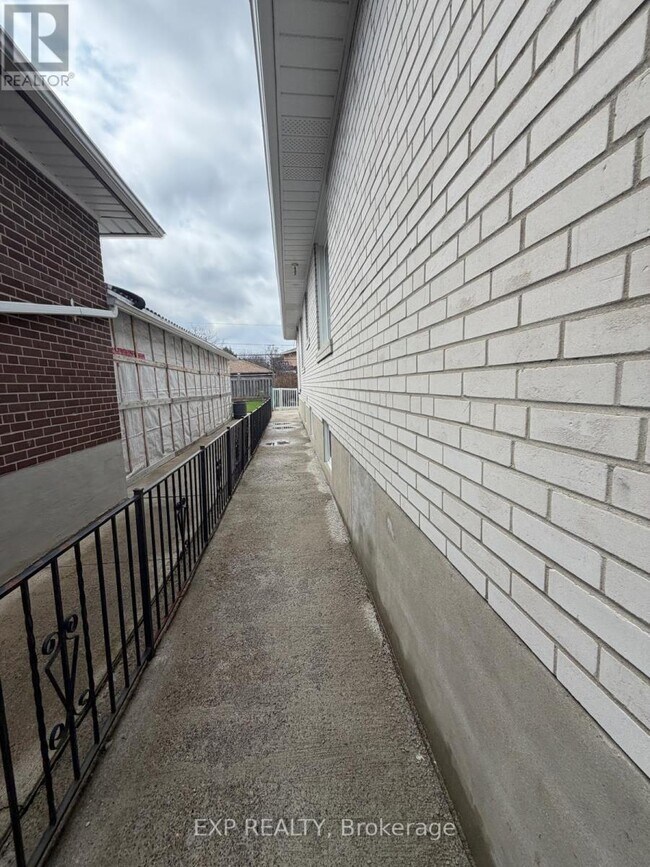 Photo du bâtiment - 78 Brampton Rd