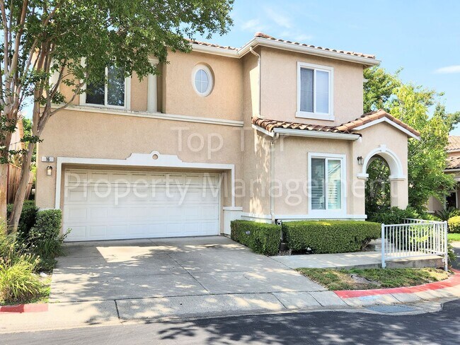Foto del edificio - Stunning Newly Remodeled 4 bed / 2.5 bath ...