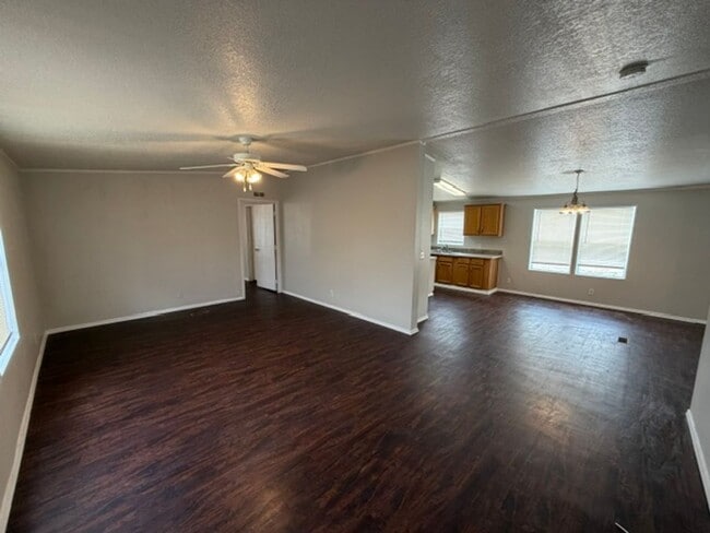 Building Photo - ***4 BEDROOM/2 BATHROOM IN DEWEY***