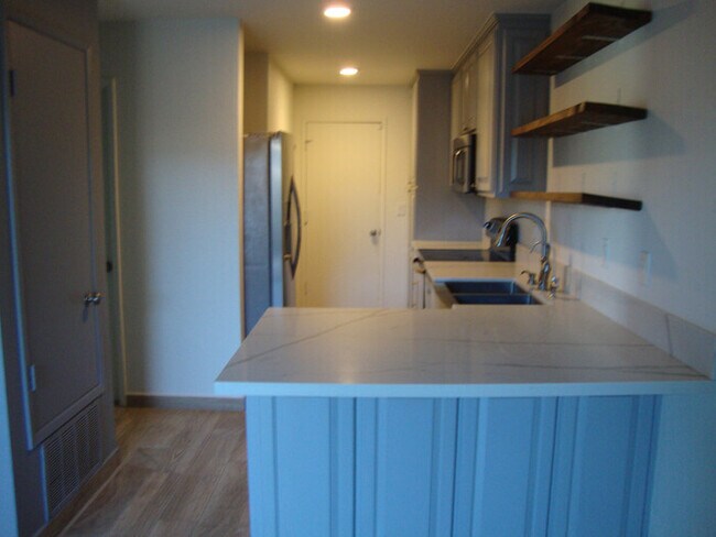 Building Photo - 345 Coleridge Dr