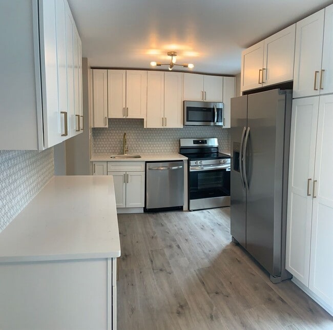 Beautiful 4-Bedroom Townhome for Rent in Desirable Cranberry Township! - Beautiful 4-Bedroom Townhome for Rent in Desirable Cranberry Township!