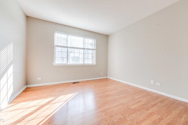 Building Photo - 3377 Ravinia Cir