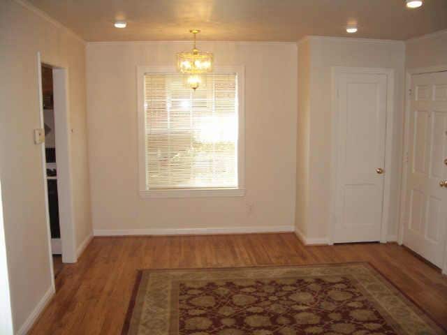Building Photo - 302 Graceland St