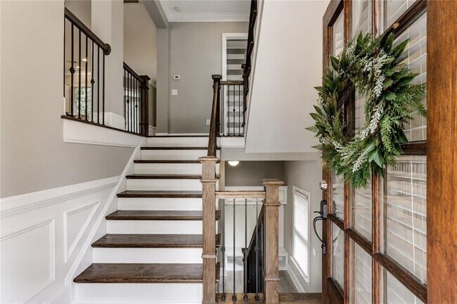 Foto del edificio - 914 Canterbury Ln NE
