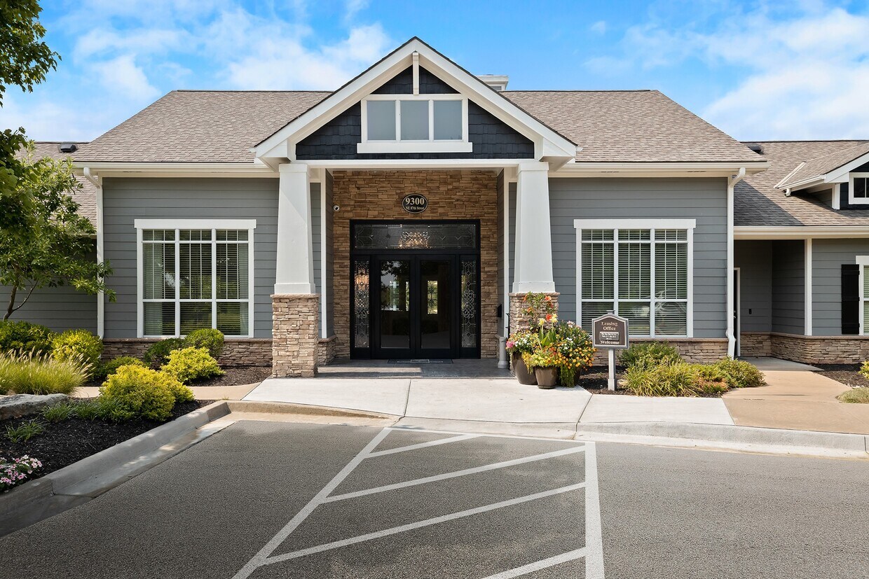 Carrington Place at Shoal Creek Apartments 9300 NE 87th St Kansas