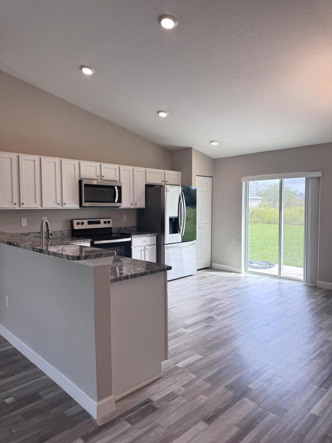 Building Photo - 12849 SW 73rd Ave Rd