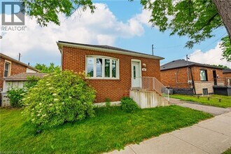 Building Photo - 445 Upper Wellington St