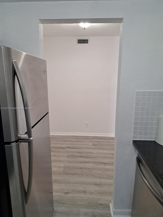 Foto del edificio - 500 E Country Club Cir