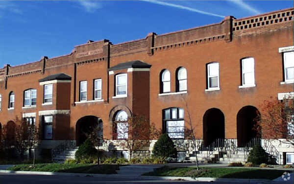 Building Photo - 113-123 N Hickory St