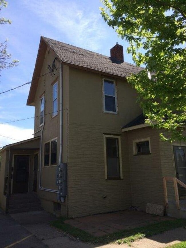 Building Photo - 608 Norwood St