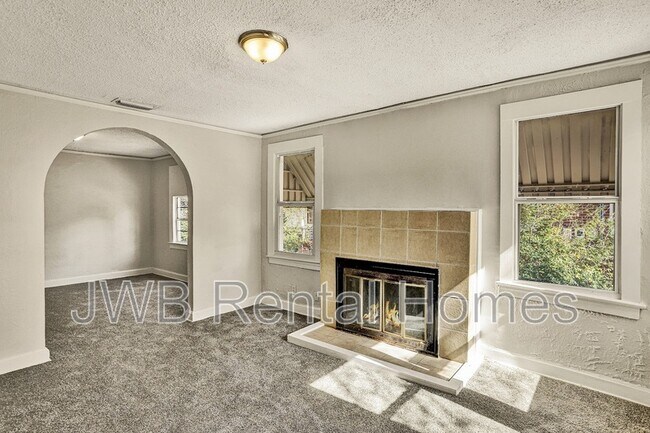 Foto del edificio - 1171 W 12th St