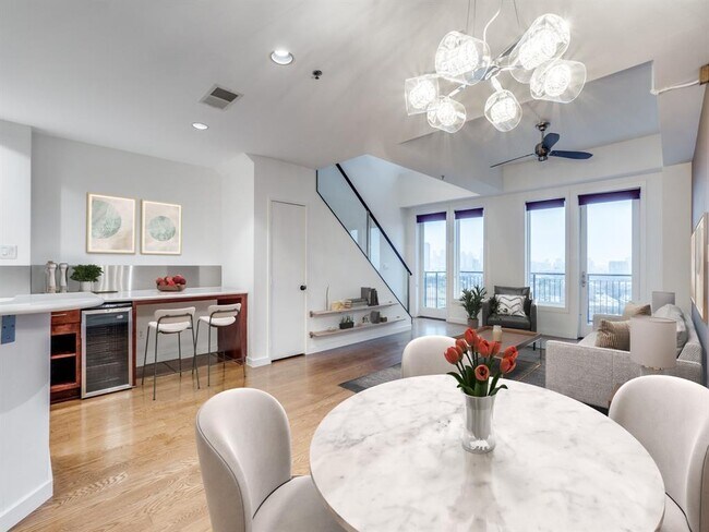 Foto del edificio - 4611 Travis St