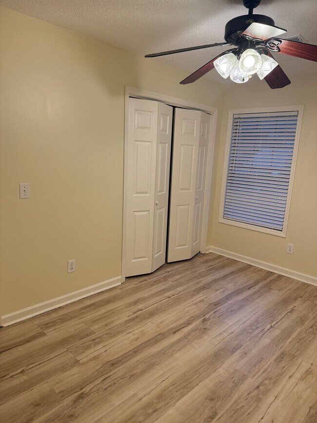 Foto del edificio - Available May 2026!