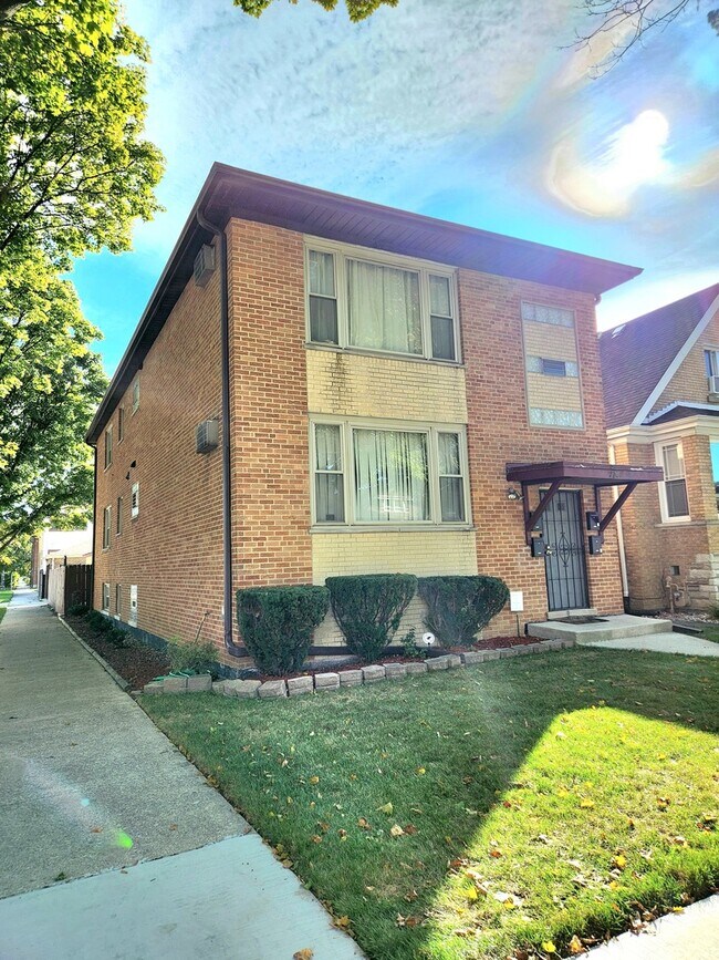 7201 S Fairfield Ave Unit G, Chicago, IL 60629 Room for Rent in Chicago, IL