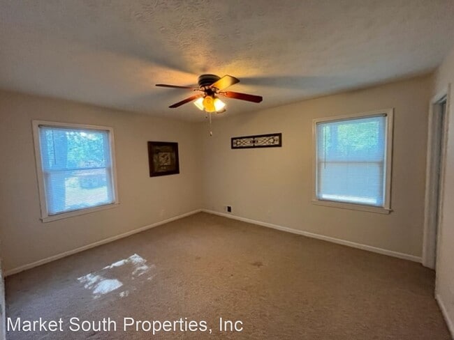 Building Photo - 3 br, 2 bath House - 101 SOUTH CIRCLE DRIVE