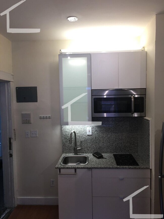 Building Photo - Studio Apartment Close to BU and the Green Line