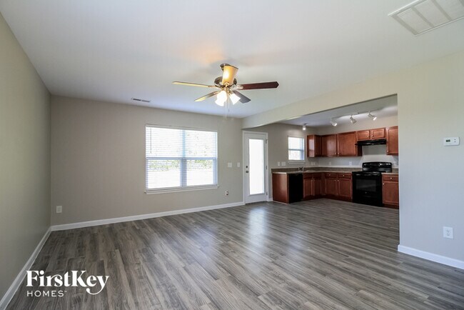 Foto del edificio - 545 Lakewood Glen Ct