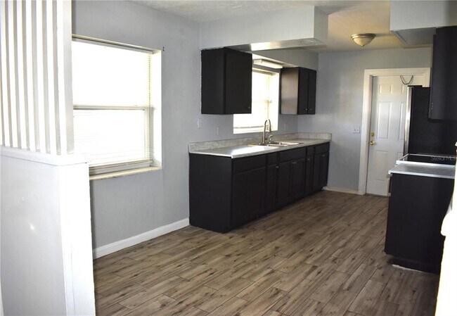 Foto del edificio - 5920 Riviera Dr