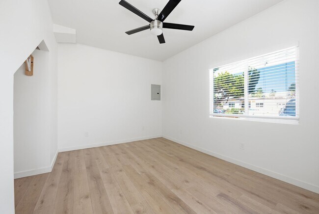 Building Photo - 6271 Mary Ln Dr