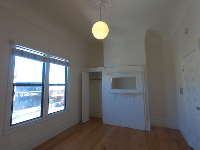 Building Photo - 341 Clement St