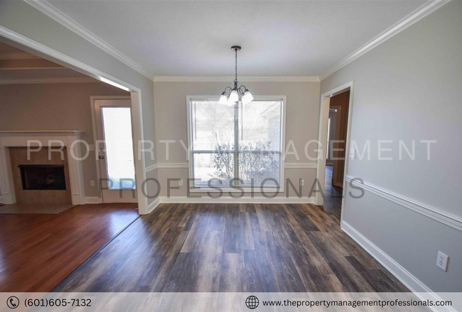 Building Photo - A Beautiful and Spacious 3 Bedroom House i...