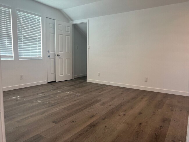 Building Photo - Beautiful Remodeled 1Bed/ 1 Bath!! $1750
