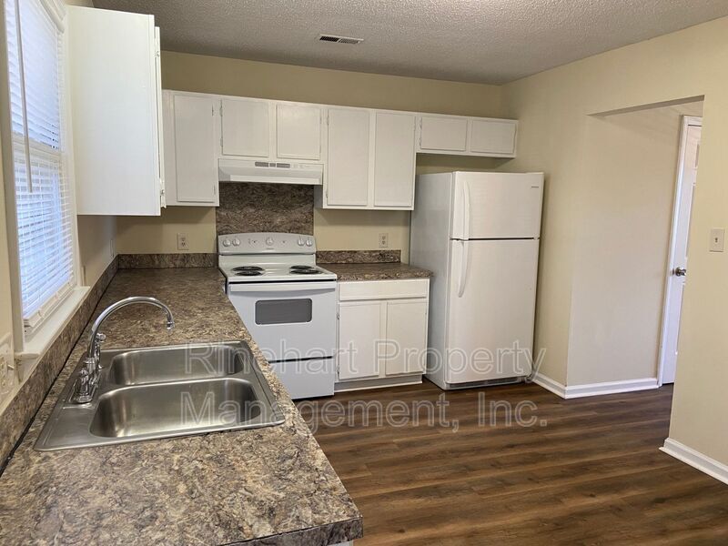 Primary Photo - 1120 Camden Ave