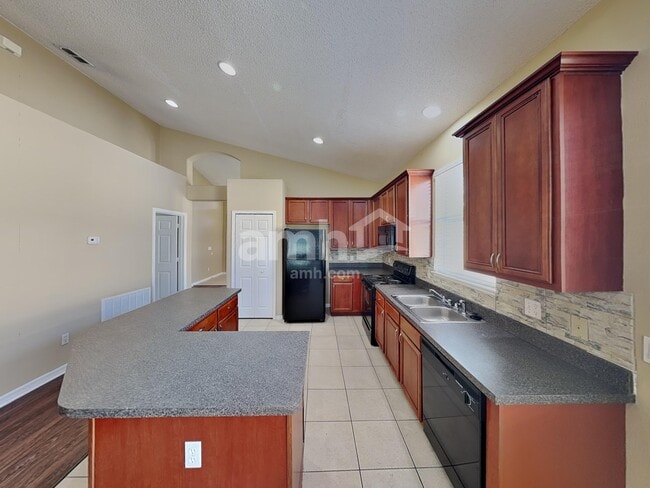 Foto del edificio - 1714 Cedar Lake Dr