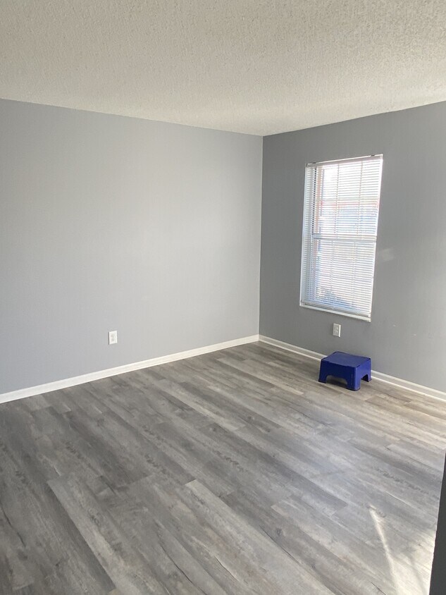 Foto del edificio - 535 Huron Dr W